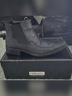 FERRSTO Men's Black Leather Chelsea Boot